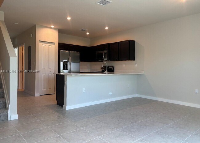 Photo - 1022 W Davis Pkwy