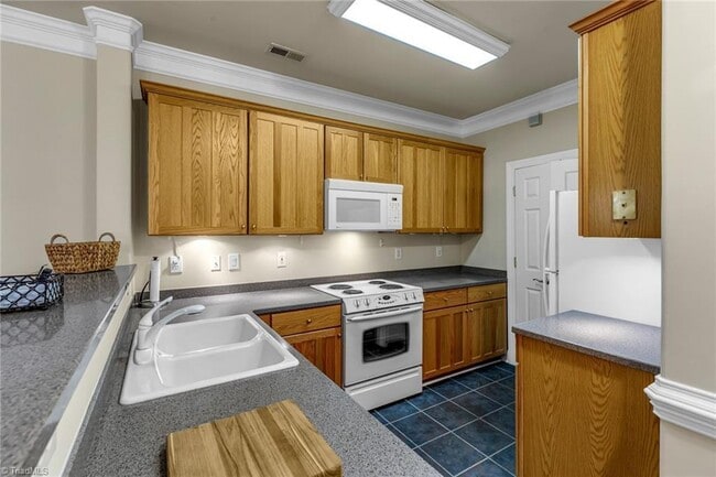 524 College Rd Unit 104