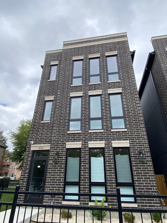 Photo - 4906 S Saint Lawrence Ave Unidad 3