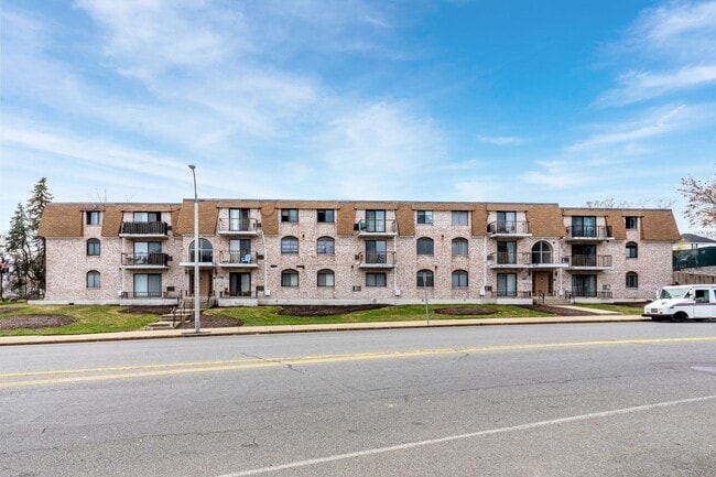 Building Photo - 40 High St Unit 205