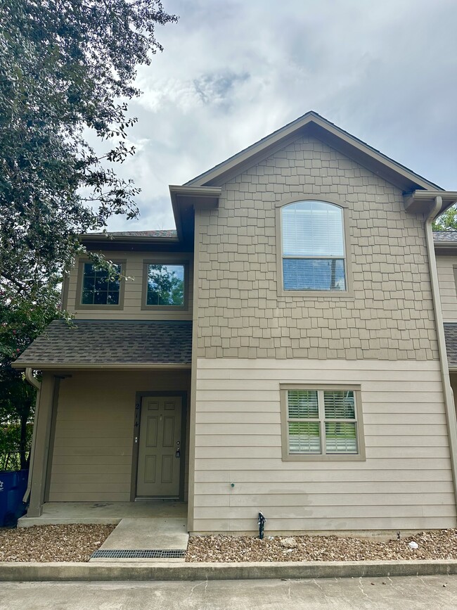 Building Photo - 214 S Tesch St Rental