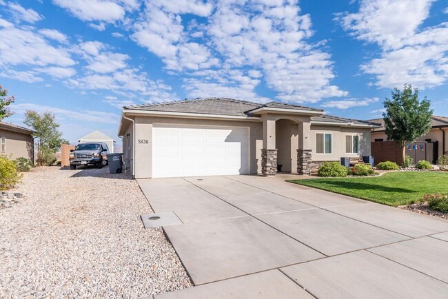 Photo - Beautiful Desert Canyon Home!