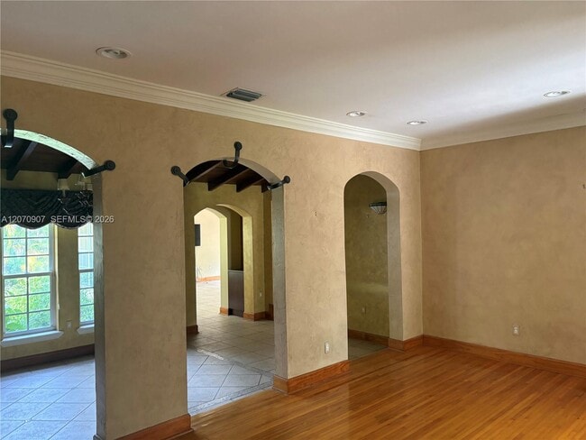 Photo - 805 Paradiso Ave