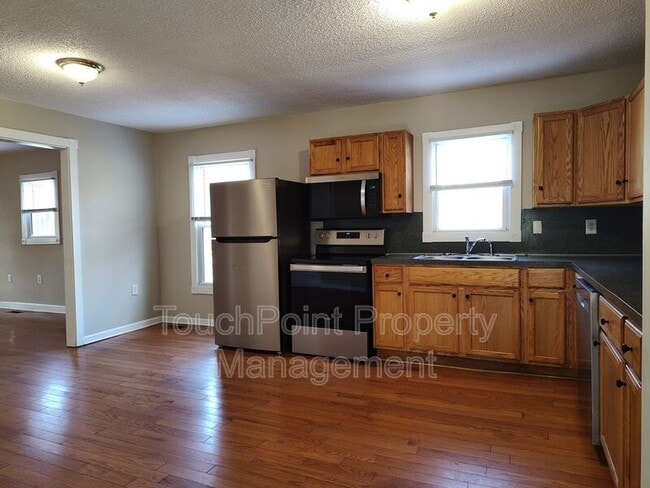 Photo - 524 Railroad Dr NW