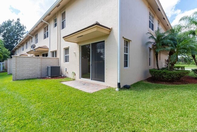 Photo - 356 SE Bloxham Way