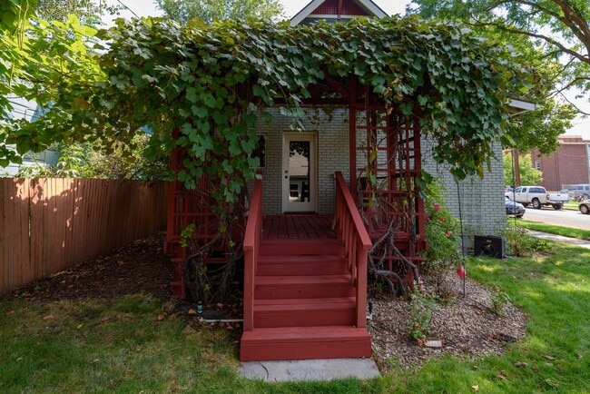 Photo - 3 Bedroom 3 Bathroom home in desirable North Boise.