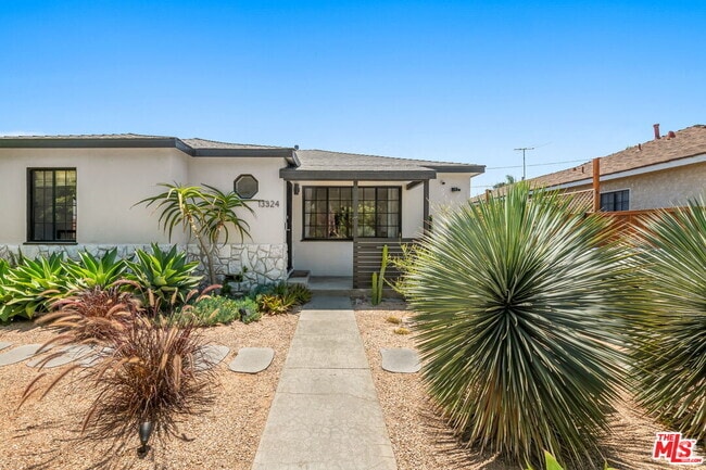 Building Photo - 13324 Zanja St Rental