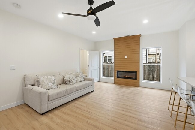 Photo - 412 St Clair Ave