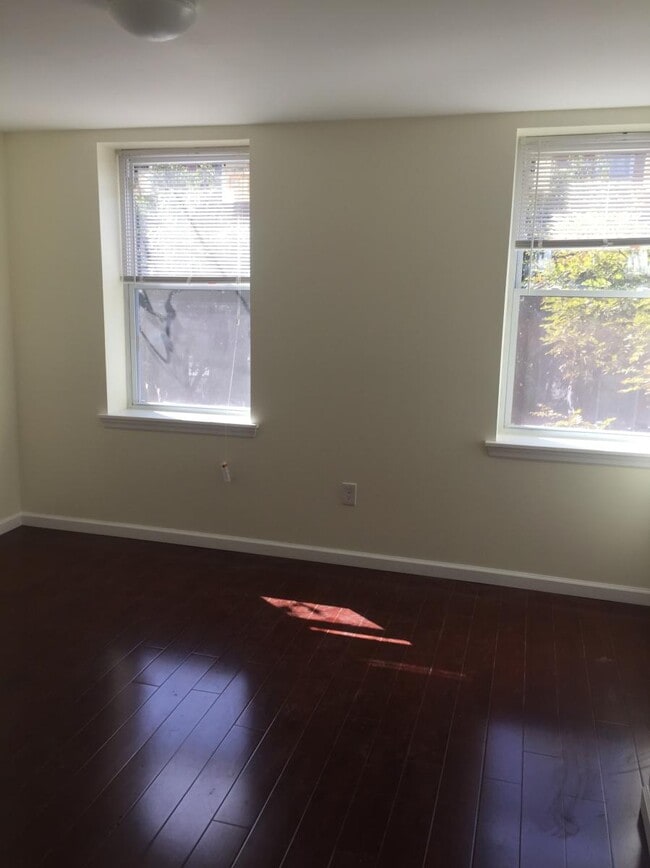 Building Photo - 1129 Carpenter St Unit 1st fl