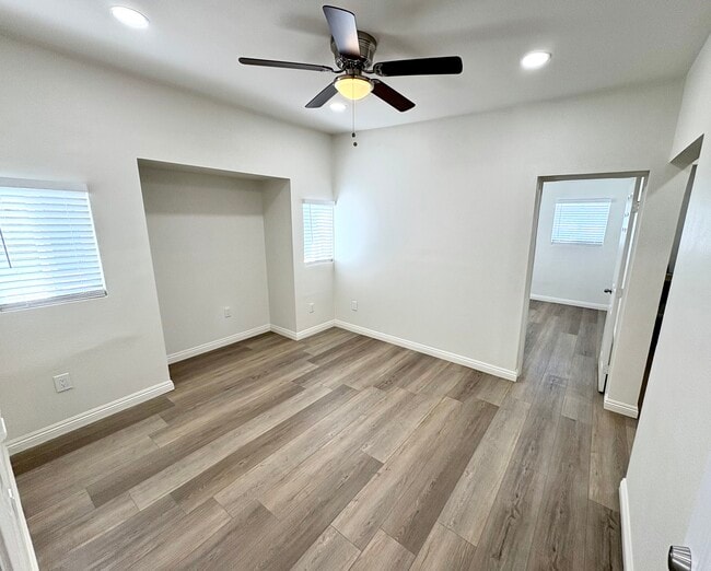 Building Photo - 106 S Pacific Ave Rental