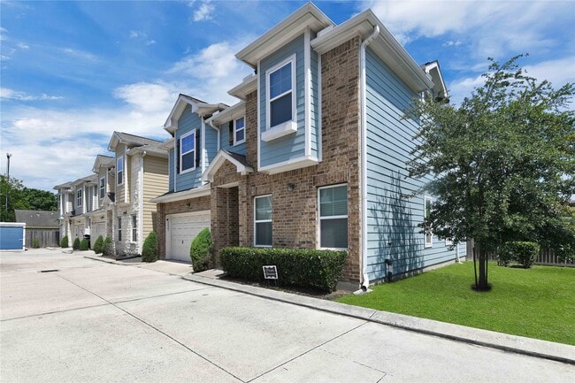 Photo - 4827 Hardy St