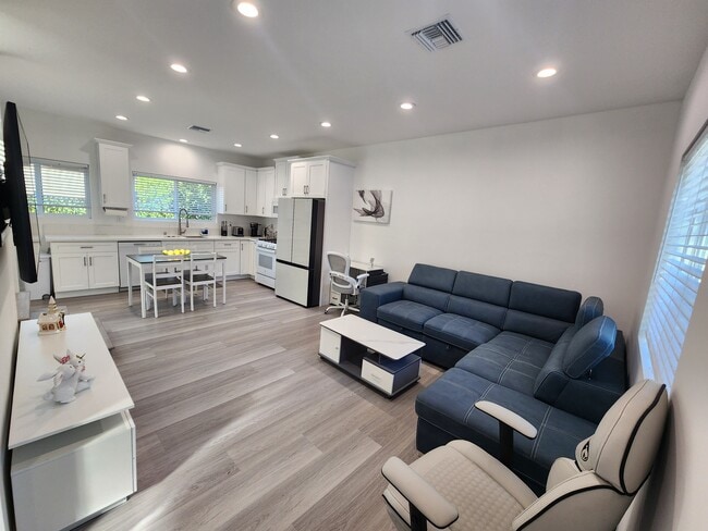 Building Photo - 10742 Gerald Ave