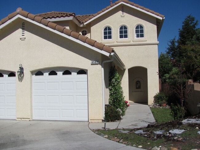 Building Photo - Spacious Home in Gated Community