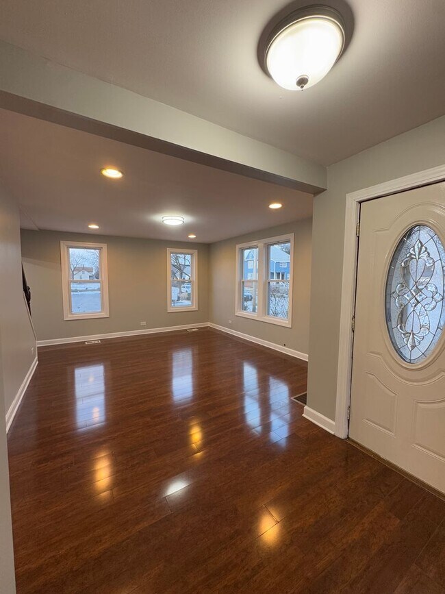 Photo - Beautiful 3-bedroom house for Rent AVAILABLE NOW!!