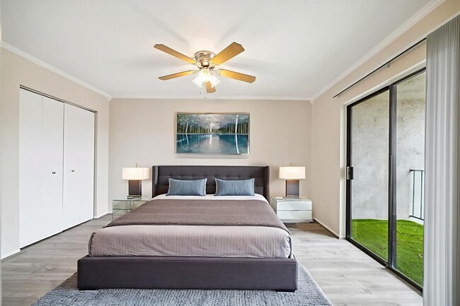 Building Photo - 2822 S Bartell Dr Unit 31