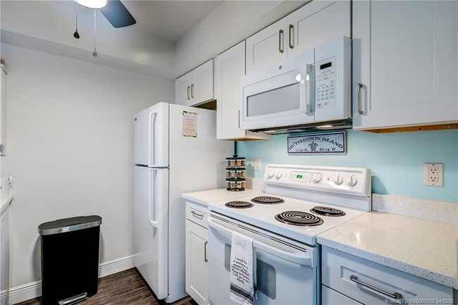 Photo - 5563 NE Gulfstream Way Condo
