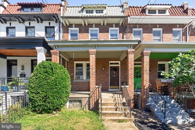 623 Farragut St NW