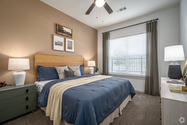 1BR , 1,5BA - 885SF - Charleston at Fannin Station