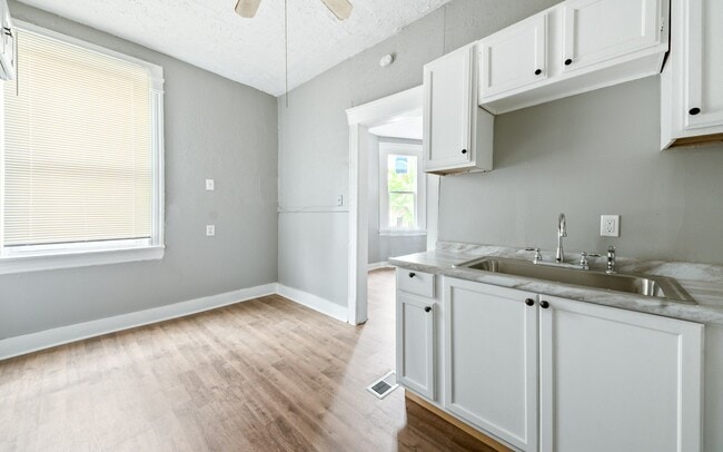 Photo - 1261 E 99th St