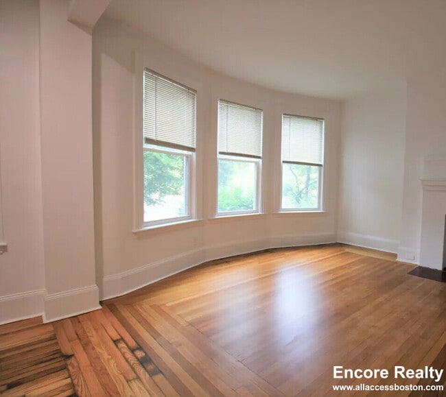 Building Photo - 1516 Commonwealth Ave Unit 1