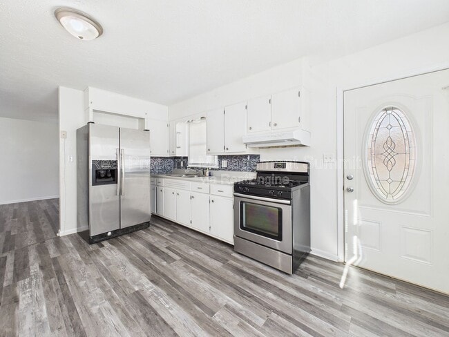 Photo - 318 Amherst Rd