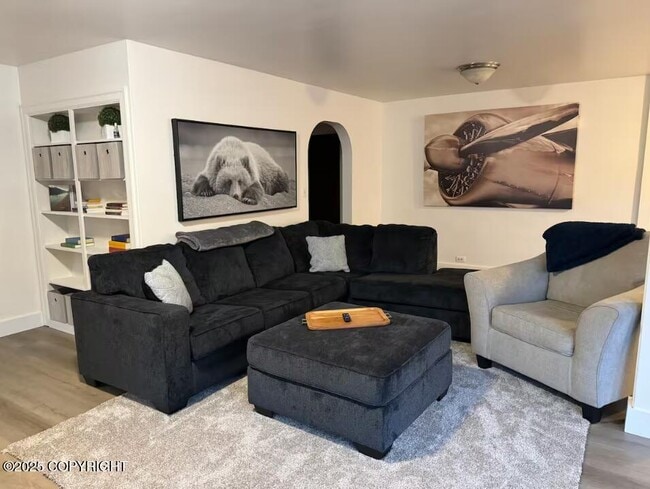 Photo - 301-305 Bawden St Unit Upper