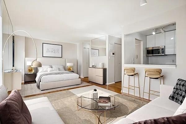 Building Photo - 445 W 19th St