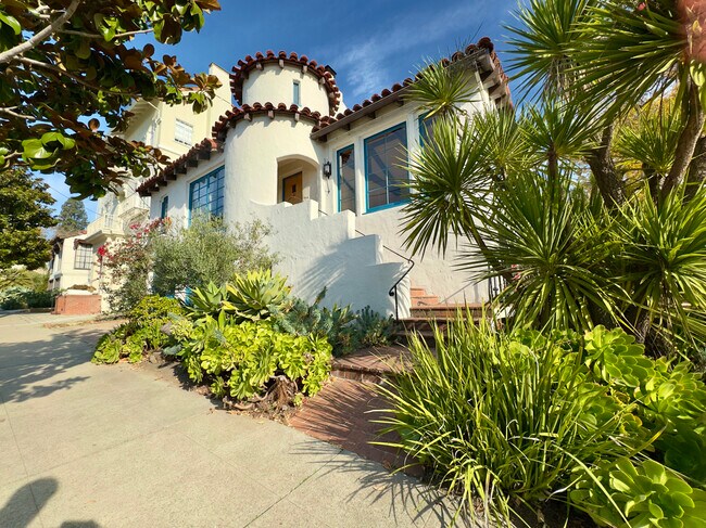 Photo - 1645 Scenic Ave