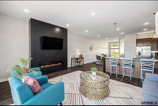 Building Photo - Fully Furnished 2 Master Suites | Luxe Tow... Rental