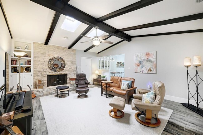 Photo - 110 Ridge Oak Dr