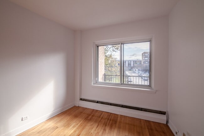 Building Photo - 6525 Côte-Saint-Luc Unit 408