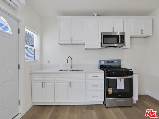 527 W 90th St