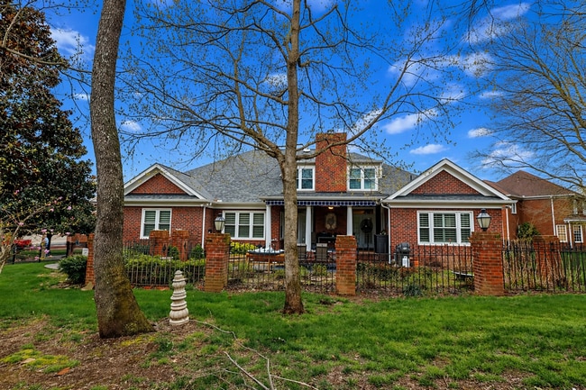 Photo - 5 Bed, 3.5 Bath w/ 3 Car Garage Less than 1 Mile from Downtown Franklin