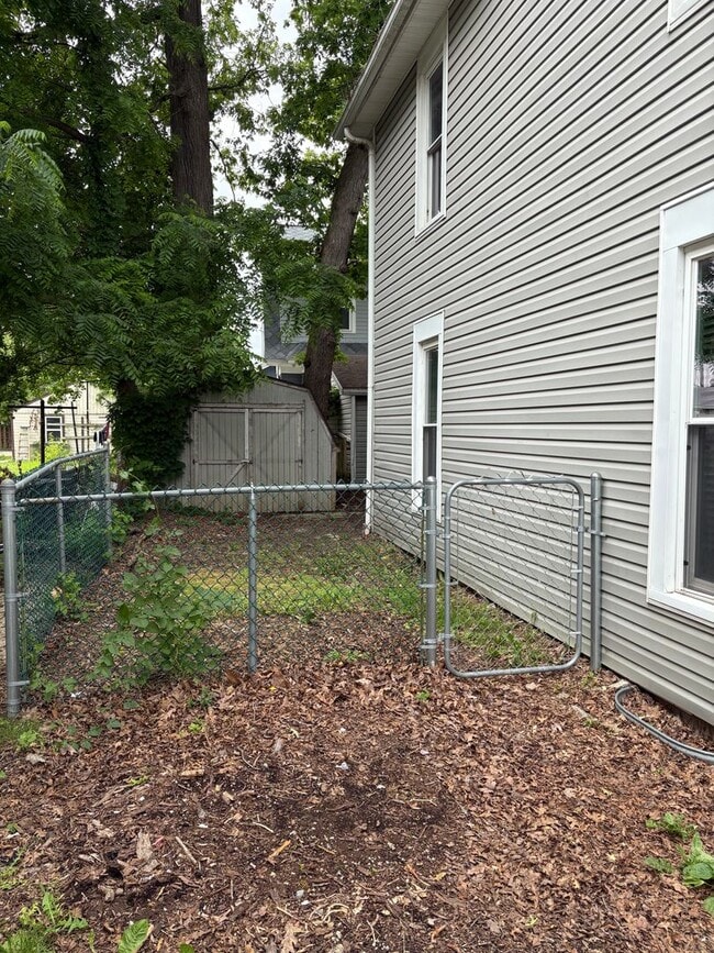 Photo - Duplex Unit 129 E. Walnut St.