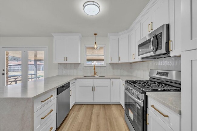 Building Photo - 514 Sara Dr