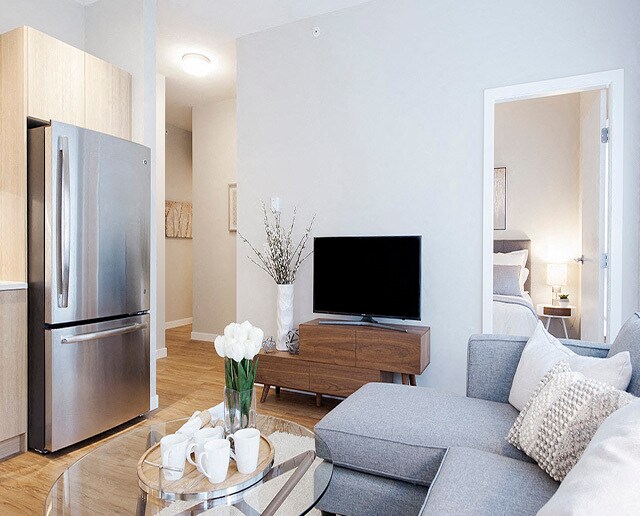 Photo - Yello on Yates