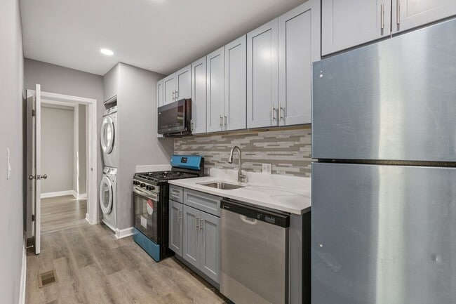 Building Photo - 405 34th St SE