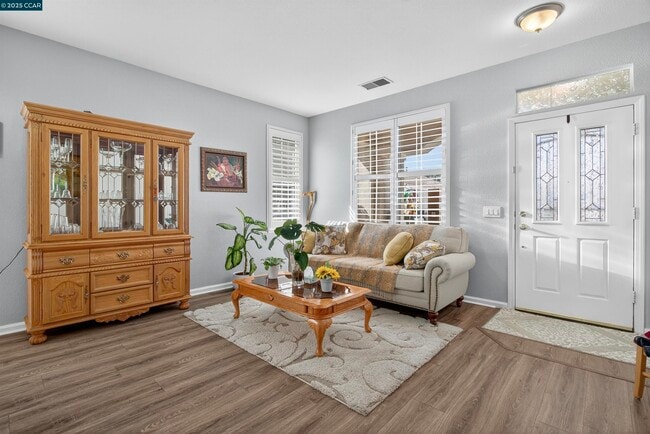 Photo - 281 Black Amber Way