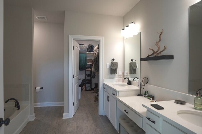 Photo - 227 Barclay Blvd