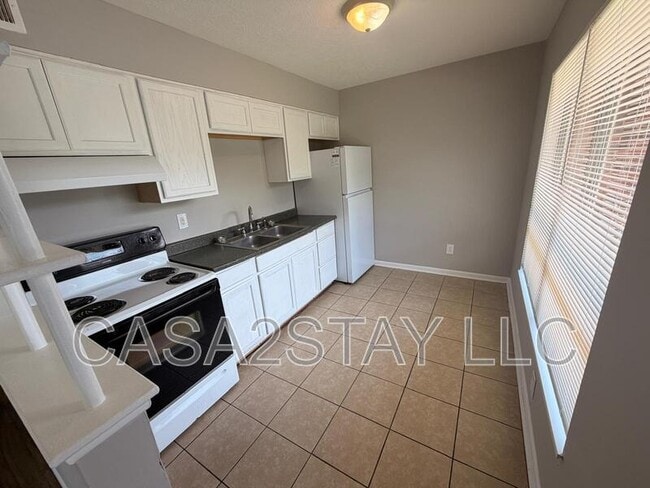 Building Photo - 5104 Malibu Ct Unit 21