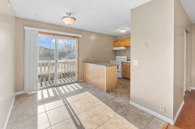 Photo - 715 ManApart Unit 11