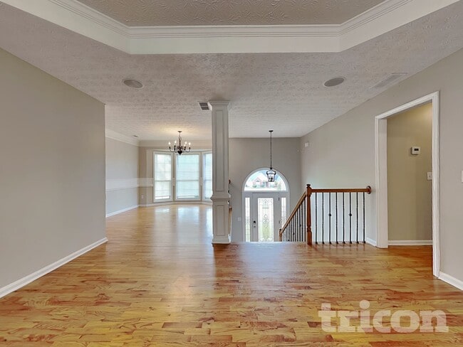Photo - 1685 Nottingham Way