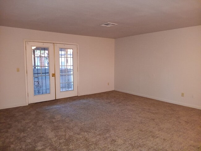 Photo - NW REHABBED TOWNHOME 3/2 WITH BACKYARD