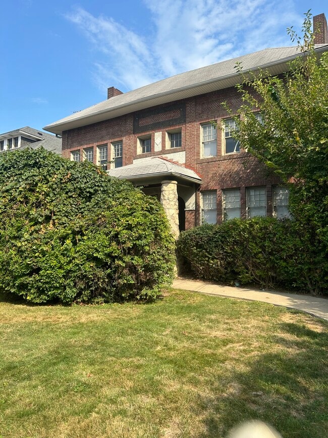 5869 Northumberland St