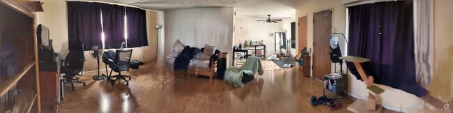 Livi room + full kitchen behind - 2239 N Frederic St Unit Upper Rental