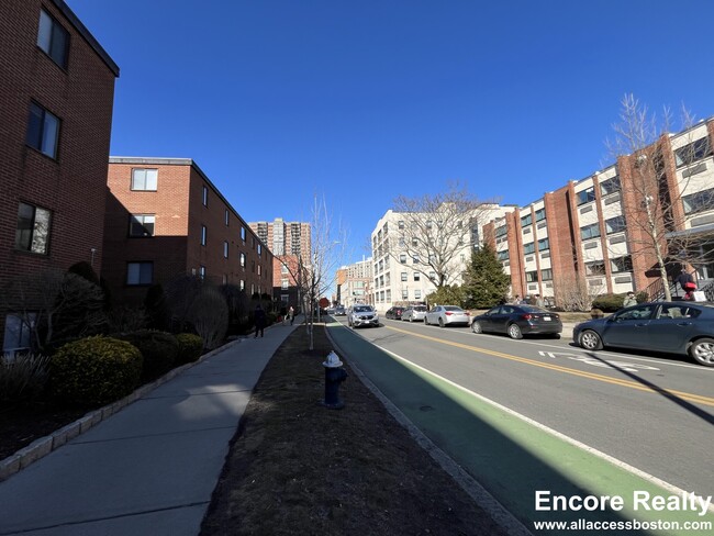 222 Babcock St Unit 2B