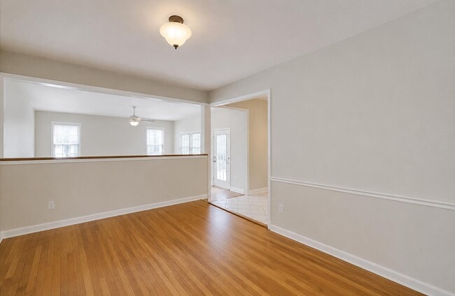 208 N Lewis Ct