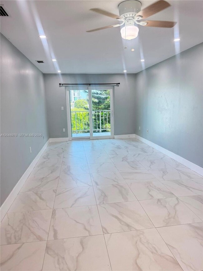 Photo - 453 SW 2nd St Unit 306C