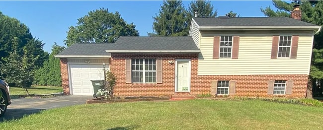 main house outside - 3633 Harrowgate Rd