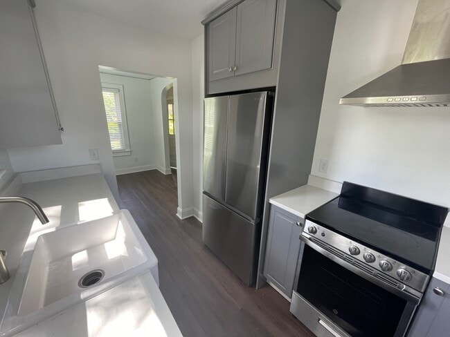 Building Photo - Earlewood Park - Convenient to Downtown and Interstates Unit 810 Florence